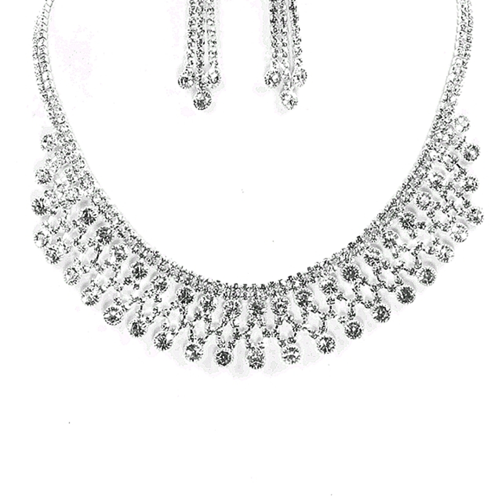 Silver Glistening Necklace Set